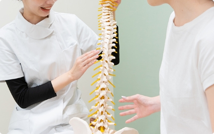 脊椎脊髄病学会認定指導医が脊椎疾患について専門的な治療を提供いたします。